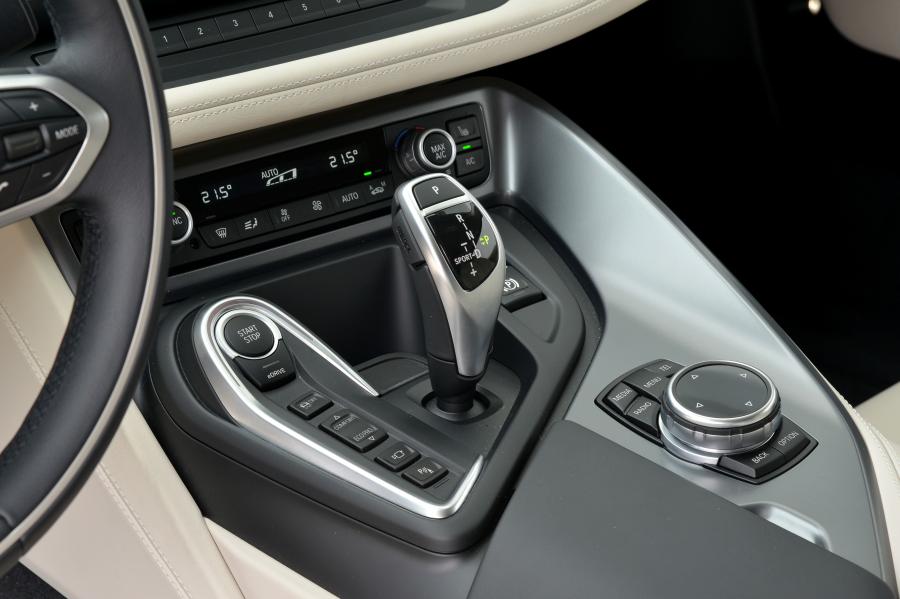  BMW i8 2014 года  (фото 105 из 180)